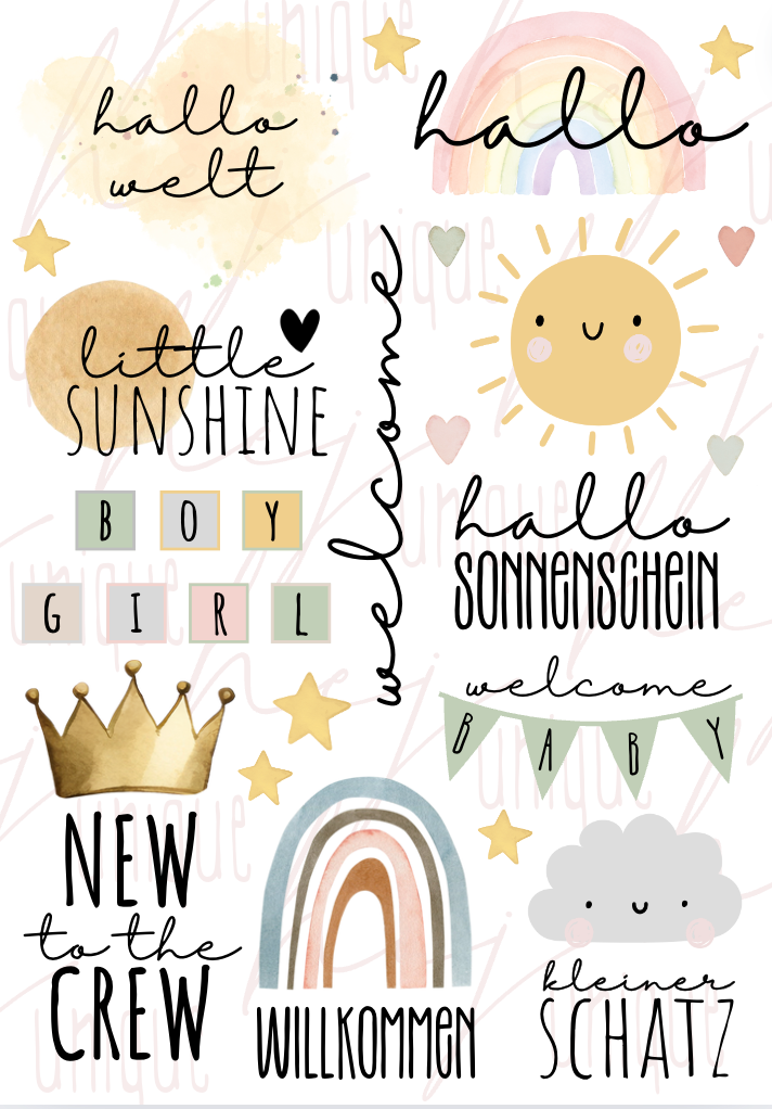 Rub On Aufkleber Willkommen Baby A5 Warum du unsere Rub-Ons lieben wirst: ✔ Randloser Premium-Look ✔ Besondere Haptik ✔ Präzise Platzierung dank transparenter Trägerfolie ✔ Wasser- und kratzfest // Hitze- und UV-beständig ✔ Starke Haftung auf Glas, Keramik, Holz, Raysin u.v.m. ✔ Langlebig und hochwertig verarbeitet ✔ Auch gewerblich nutzbar – keine zusätzliche Lizenz nötig