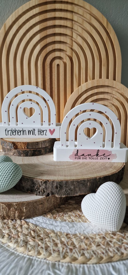 Rub On Aufkleber Danke bunt A5 A6 Warum du unsere Rub-Ons lieben wirst:  ✔ Randloser Premium-Look   ✔ Besondere Haptik   ✔ Präzise Platzierung dank transparenter Trägerfolie  ✔ Wasser- und kratzfest // Hitze- und UV-beständig   ✔ Starke Haftung auf Glas, Keramik, Holz, Raysin u.v.m.  ✔ Langlebig und hochwertig verarbeitet  ✔ Auch gewerblich nutzbar – keine zusätzliche Lizenz nötig