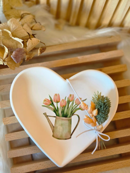 Rub On Aufkleber Tulpenliebe Frühling A5 Warum du unsere Rub-Ons lieben wirst:  ✔ Randloser Premium-Look   ✔ Besondere Haptik   ✔ Präzise Platzierung dank transparenter Trägerfolie  ✔ Wasser- und kratzfest // Hitze- und UV-beständig   ✔ Starke Haftung auf Glas, Keramik, Holz, Raysin u.v.m.  ✔ Langlebig und hochwertig verarbeitet  ✔ Auch gewerblich nutzbar – keine zusätzliche Lizenz nötig