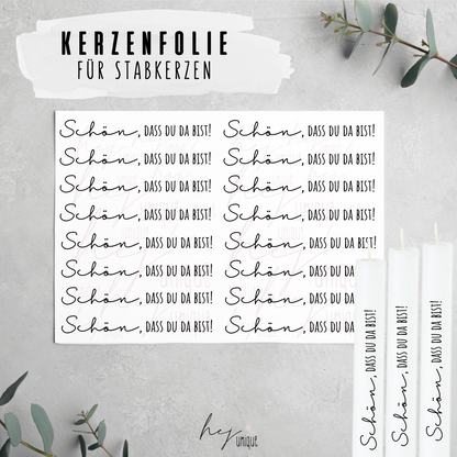 Kerzenfolie Schön dass du da bist 2 Warum du unsere Kerzenfolie lieben wirst:  ✔ Edle Premium-Folie mit hochwertiger Optik  ✔ Speziell für Kerzen entwickelt   ✔ Aktivierung des Klebers ganz einfach mit Wasser   ✔ Wischfest und langlebig bei sorgfältiger Verarbeitung  ✔ Besonders elastisch – passt sich Kerzenoberfläche optimal an  ✔ Gewerblich nutzbar – keine zusätzliche Lizenz nötig