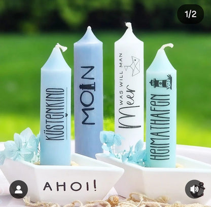 Kerzenfolie Heimathafen kurze Kerzen Warum du unsere Kerzenfolie lieben wirst:  ✔ Edle Premium-Folie mit hochwertiger Optik  ✔ Speziell für Kerzen entwickelt   ✔ Aktivierung des Klebers ganz einfach mit Wasser   ✔ Wischfest und langlebig bei sorgfältiger Verarbeitung  ✔ Besonders elastisch – passt sich Kerzenoberfläche optimal an  ✔ Gewerblich nutzbar – keine zusätzliche Lizenz nötig