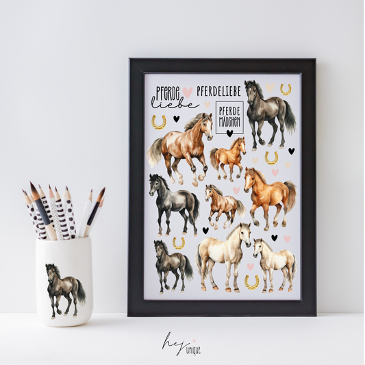 Rub On Aufkleber Pferde A5 Warum du unsere Rub-Ons lieben wirst:  ✔ Randloser Premium-Look   ✔ Besondere Haptik   ✔ Präzise Platzierung dank transparenter Trägerfolie  ✔ Wasser- und kratzfest // Hitze- und UV-beständig   ✔ Starke Haftung auf Glas, Keramik, Holz, Raysin u.v.m.  ✔ Langlebig und hochwertig verarbeitet  ✔ Auch gewerblich nutzbar – keine zusätzliche Lizenz nötig