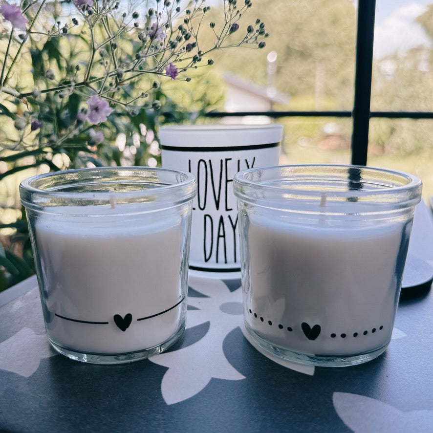 Rub On Aufkleber Herzen A5 Warum du unsere Rub-Ons lieben wirst:  ✔ Randloser Premium-Look   ✔ Besondere Haptik   ✔ Präzise Platzierung dank transparenter Trägerfolie  ✔ Wasser- und kratzfest // Hitze- und UV-beständig   ✔ Starke Haftung auf Glas, Keramik, Holz, Raysin u.v.m.  ✔ Langlebig und hochwertig verarbeitet  ✔ Auch gewerblich nutzbar – keine zusätzliche Lizenz nötig