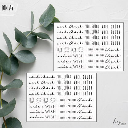 Kerzenfolie viel Glück für Kerzen Warum du unsere Kerzenfolie lieben wirst:  ✔ Edle Premium-Folie mit hochwertiger Optik  ✔ Speziell für Kerzen entwickelt   ✔ Aktivierung des Klebers ganz einfach mit Wasser   ✔ Wischfest und langlebig bei sorgfältiger Verarbeitung  ✔ Besonders elastisch – passt sich Kerzenoberfläche optimal an  ✔ Gewerblich nutzbar – keine zusätzliche Lizenz nötig