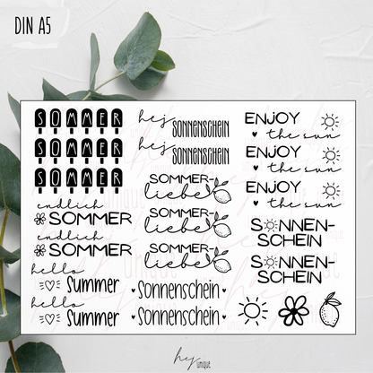 Kerzenfolie Sommer kurze Kerzen Warum du unsere Kerzenfolie lieben wirst:  ✔ Edle Premium-Folie mit hochwertiger Optik  ✔ Speziell für Kerzen entwickelt   ✔ Aktivierung des Klebers ganz einfach mit Wasser   ✔ Wischfest und langlebig bei sorgfältiger Verarbeitung  ✔ Besonders elastisch – passt sich Kerzenoberfläche optimal an  ✔ Gewerblich nutzbar – keine zusätzliche Lizenz nötig