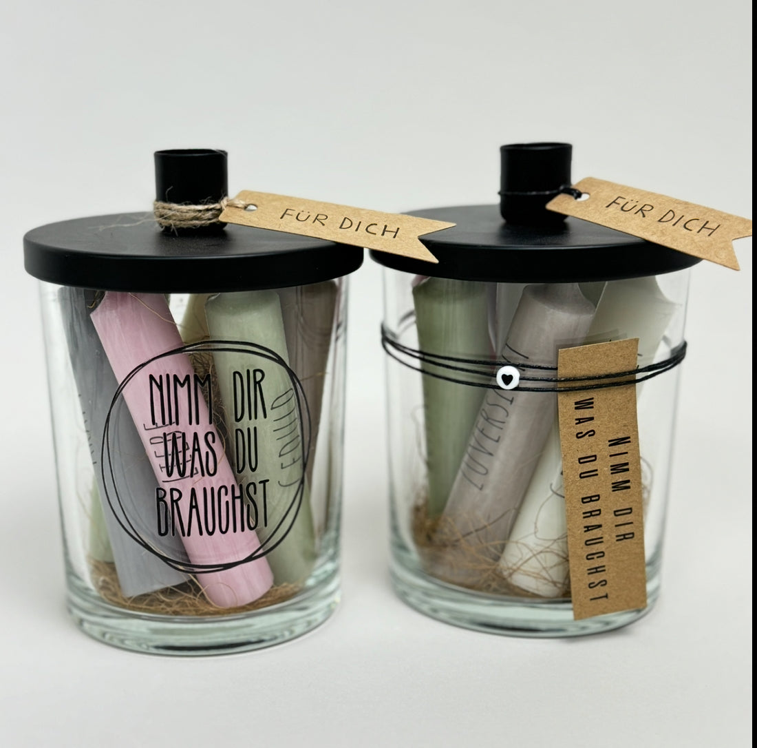 Rub On Aufkleber Gönn dir A5 DIY  Warum du unsere Rub-Ons lieben wirst:  ✔ Randloser Premium-Look   ✔ Besondere Haptik   ✔ Präzise Platzierung dank transparenter Trägerfolie  ✔ Wasser- und kratzfest // Hitze- und UV-beständig   ✔ Starke Haftung auf Glas, Keramik, Holz, Raysin u.v.m.  ✔ Langlebig und hochwertig verarbeitet  ✔ Auch gewerblich nutzbar – keine zusätzliche Lizenz nötig