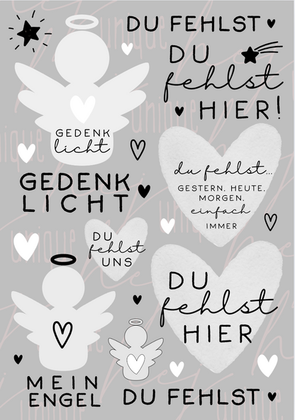Rub On Aufkleber Du fehlst Trauer Gedenklicht A5 Warum du unsere Rub-Ons lieben wirst:  ✔ Randloser Premium-Look   ✔ Besondere Haptik   ✔ Präzise Platzierung dank transparenter Trägerfolie  ✔ Wasser- und kratzfest // Hitze- und UV-beständig   ✔ Starke Haftung auf Glas, Keramik, Holz, Raysin u.v.m.  ✔ Langlebig und hochwertig verarbeitet  ✔ Auch gewerblich nutzbar – keine zusätzliche Lizenz nötig