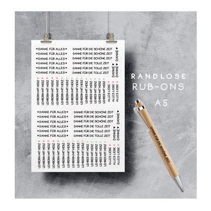 Rub On Aufkleber Lehrerin mit Herz Mini zB für Kugelschreiber Warum du unsere Rub-Ons lieben wirst:  ✔ Randloser Premium-Look   ✔ Besondere Haptik   ✔ Präzise Platzierung dank transparenter Trägerfolie  ✔ Wasser- und kratzfest // Hitze- und UV-beständig   ✔ Starke Haftung auf Glas, Keramik, Holz, Raysin u.v.m.  ✔ Langlebig und hochwertig verarbeitet  ✔ Auch gewerblich nutzbar – keine zusätzliche Lizenz nötig