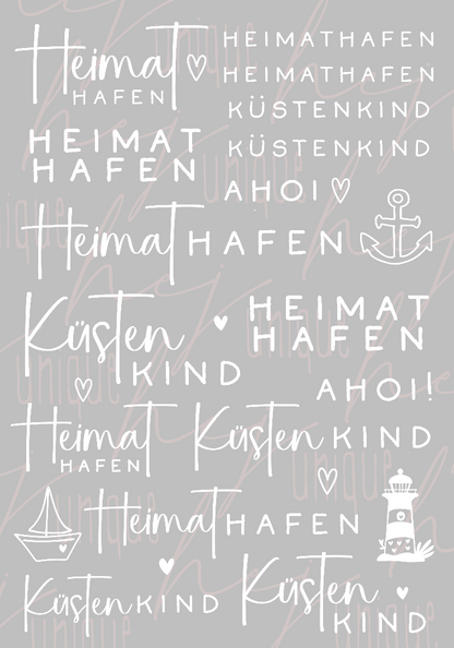 Rub On Aufkleber Heimathafen Küstenkind Maritim Ahoi A5 Warum du unsere Rub-Ons lieben wirst:  ✔ Randloser Premium-Look   ✔ Besondere Haptik   ✔ Präzise Platzierung dank transparenter Trägerfolie  ✔ Wasser- und kratzfest // Hitze- und UV-beständig   ✔ Starke Haftung auf Glas, Keramik, Holz, Raysin u.v.m.  ✔ Langlebig und hochwertig verarbeitet  ✔ Auch gewerblich nutzbar – keine zusätzliche Lizenz nötig