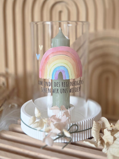 Rub On Aufkleber Trauer Regenbogen A5 Warum du unsere Rub-Ons lieben wirst:  ✔ Randloser Premium-Look   ✔ Besondere Haptik   ✔ Präzise Platzierung dank transparenter Trägerfolie  ✔ Wasser- und kratzfest // Hitze- und UV-beständig   ✔ Starke Haftung auf Glas, Keramik, Holz, Raysin u.v.m.  ✔ Langlebig und hochwertig verarbeitet  ✔ Auch gewerblich nutzbar – keine zusätzliche Lizenz nötig