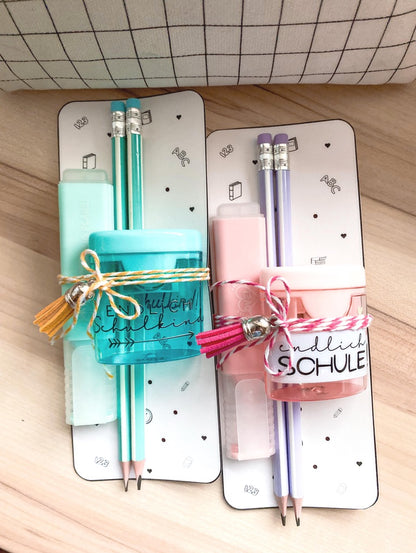 Rub On Aufkleber Einschulung A5 Warum du unsere Rub-Ons lieben wirst:  ✔ Randloser Premium-Look   ✔ Besondere Haptik   ✔ Präzise Platzierung dank transparenter Trägerfolie  ✔ Wasser- und kratzfest // Hitze- und UV-beständig   ✔ Starke Haftung auf Glas, Keramik, Holz, Raysin u.v.m.  ✔ Langlebig und hochwertig verarbeitet  ✔ Auch gewerblich nutzbar – keine zusätzliche Lizenz nötig