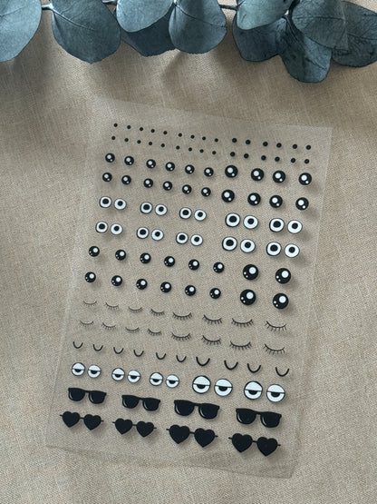 Rub On Aufkleber Augen A5 DIY Bastelaufkleber Warum du unsere Rub-Ons lieben wirst:  ✔ Randloser Premium-Look   ✔ Besondere Haptik   ✔ Präzise Platzierung dank transparenter Trägerfolie  ✔ Wasser- und kratzfest // Hitze- und UV-beständig   ✔ Starke Haftung auf Glas, Keramik, Holz, Raysin u.v.m.  ✔ Langlebig und hochwertig verarbeitet  ✔ Auch gewerblich nutzbar – keine zusätzliche Lizenz nötig