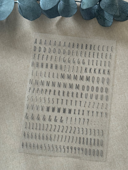 Rub On Aufkleber Buchstaben klein Alphabet A5 Warum du unsere Rub-Ons lieben wirst:  ✔ Randloser Premium-Look   ✔ Besondere Haptik   ✔ Präzise Platzierung dank transparenter Trägerfolie  ✔ Wasser- und kratzfest // Hitze- und UV-beständig   ✔ Starke Haftung auf Glas, Keramik, Holz, Raysin u.v.m.  ✔ Langlebig und hochwertig verarbeitet  ✔ Auch gewerblich nutzbar – keine zusätzliche Lizenz nötig