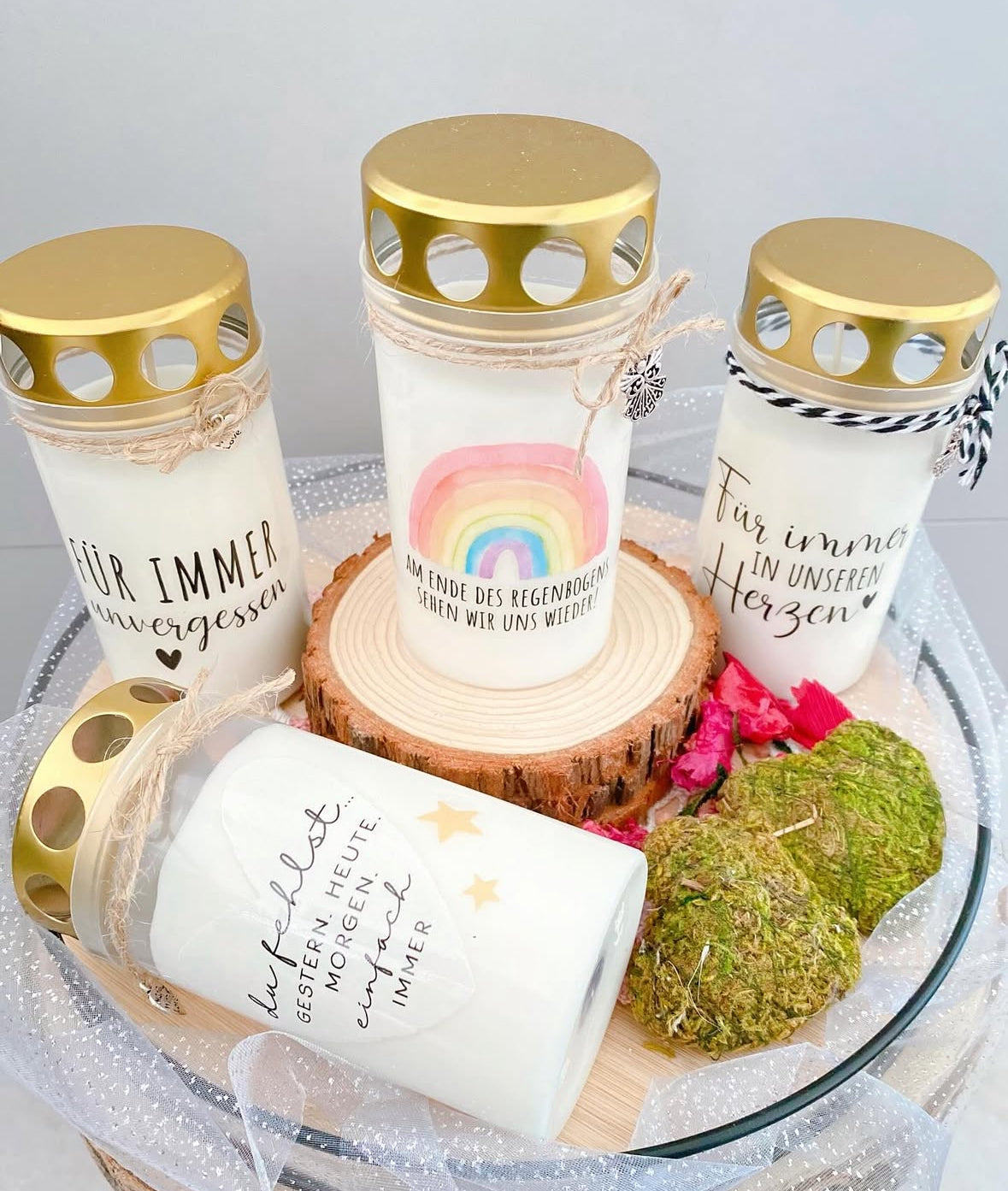 Rub On Aufkleber Trauer Regenbogen A5 Warum du unsere Rub-Ons lieben wirst:  ✔ Randloser Premium-Look   ✔ Besondere Haptik   ✔ Präzise Platzierung dank transparenter Trägerfolie  ✔ Wasser- und kratzfest // Hitze- und UV-beständig   ✔ Starke Haftung auf Glas, Keramik, Holz, Raysin u.v.m.  ✔ Langlebig und hochwertig verarbeitet  ✔ Auch gewerblich nutzbar – keine zusätzliche Lizenz nötig