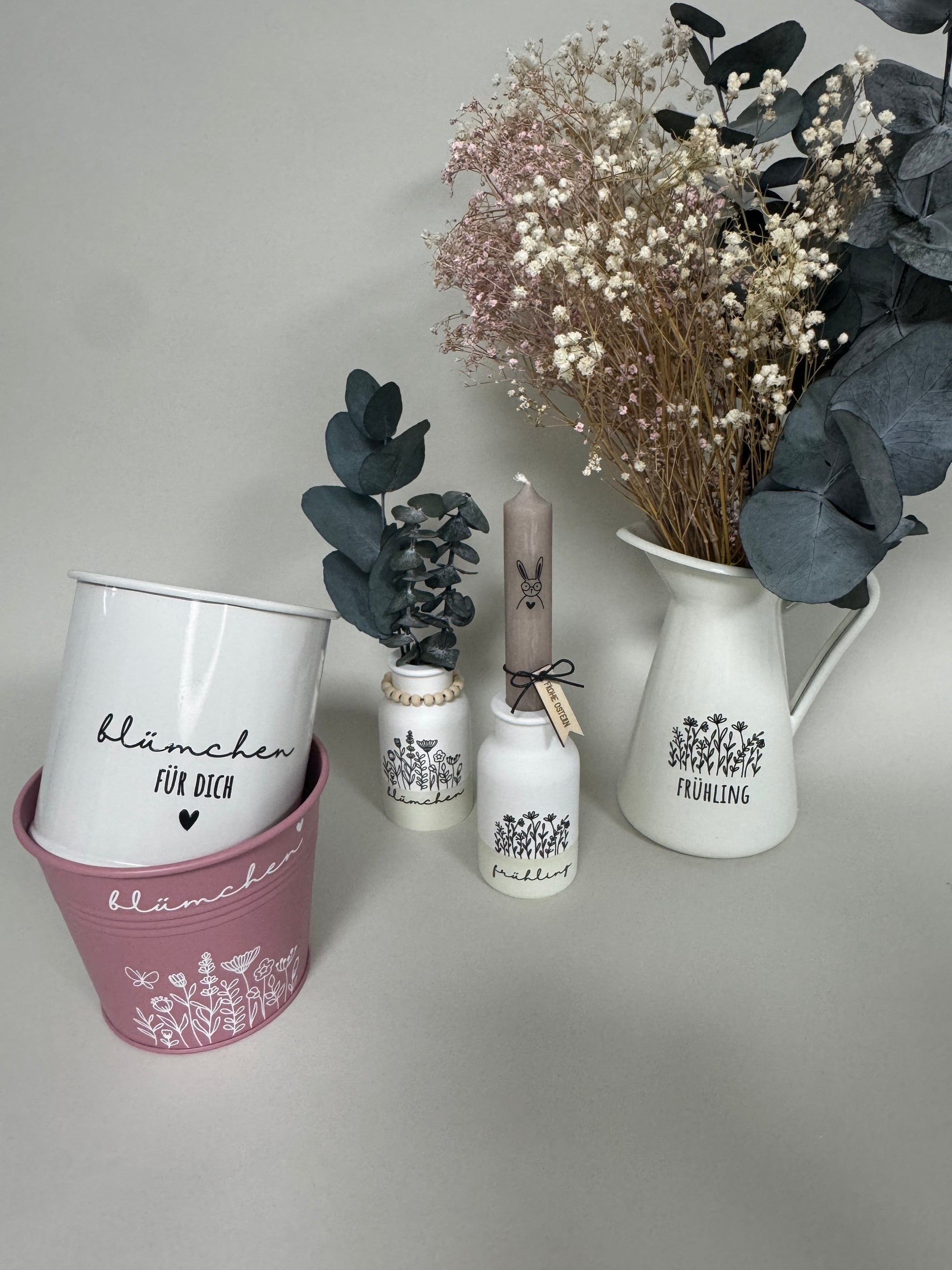 Rub On Aufkleber Frühling XL A5 Warum du unsere Rub-Ons lieben wirst:  ✔ Randloser Premium-Look   ✔ Besondere Haptik   ✔ Präzise Platzierung dank transparenter Trägerfolie  ✔ Wasser- und kratzfest // Hitze- und UV-beständig   ✔ Starke Haftung auf Glas, Keramik, Holz, Raysin u.v.m.  ✔ Langlebig und hochwertig verarbeitet  ✔ Auch gewerblich nutzbar – keine zusätzliche Lizenz nötig