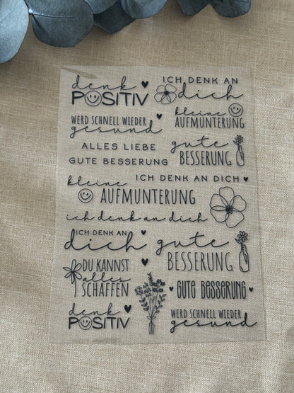 Rub On Aufkleber Gute Besserung A5 Warum du unsere Rub-Ons lieben wirst:  ✔ Randloser Premium-Look   ✔ Besondere Haptik   ✔ Präzise Platzierung dank transparenter Trägerfolie  ✔ Wasser- und kratzfest // Hitze- und UV-beständig   ✔ Starke Haftung auf Glas, Keramik, Holz, Raysin u.v.m.  ✔ Langlebig und hochwertig verarbeitet  ✔ Auch gewerblich nutzbar – keine zusätzliche Lizenz nötig