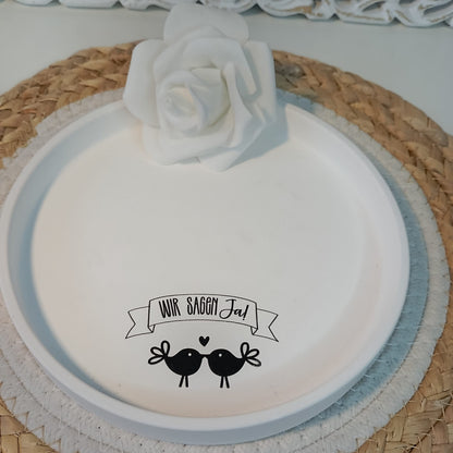 Rub On Aufkleber Hochzeit 3 A5 Warum du unsere Rub-Ons lieben wirst:  ✔ Randloser Premium-Look   ✔ Besondere Haptik   ✔ Präzise Platzierung dank transparenter Trägerfolie  ✔ Wasser- und kratzfest // Hitze- und UV-beständig   ✔ Starke Haftung auf Glas, Keramik, Holz, Raysin u.v.m.  ✔ Langlebig und hochwertig verarbeitet  ✔ Auch gewerblich nutzbar – keine zusätzliche Lizenz nötig