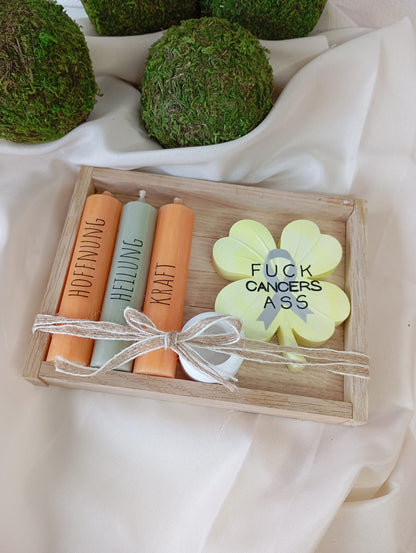 Rub On Aufkleber Fuck Cancer A5 Warum du unsere Rub-Ons lieben wirst:  ✔ Randloser Premium-Look   ✔ Besondere Haptik   ✔ Präzise Platzierung dank transparenter Trägerfolie  ✔ Wasser- und kratzfest // Hitze- und UV-beständig   ✔ Starke Haftung auf Glas, Keramik, Holz, Raysin u.v.m.  ✔ Langlebig und hochwertig verarbeitet  ✔ Auch gewerblich nutzbar – keine zusätzliche Lizenz nötig