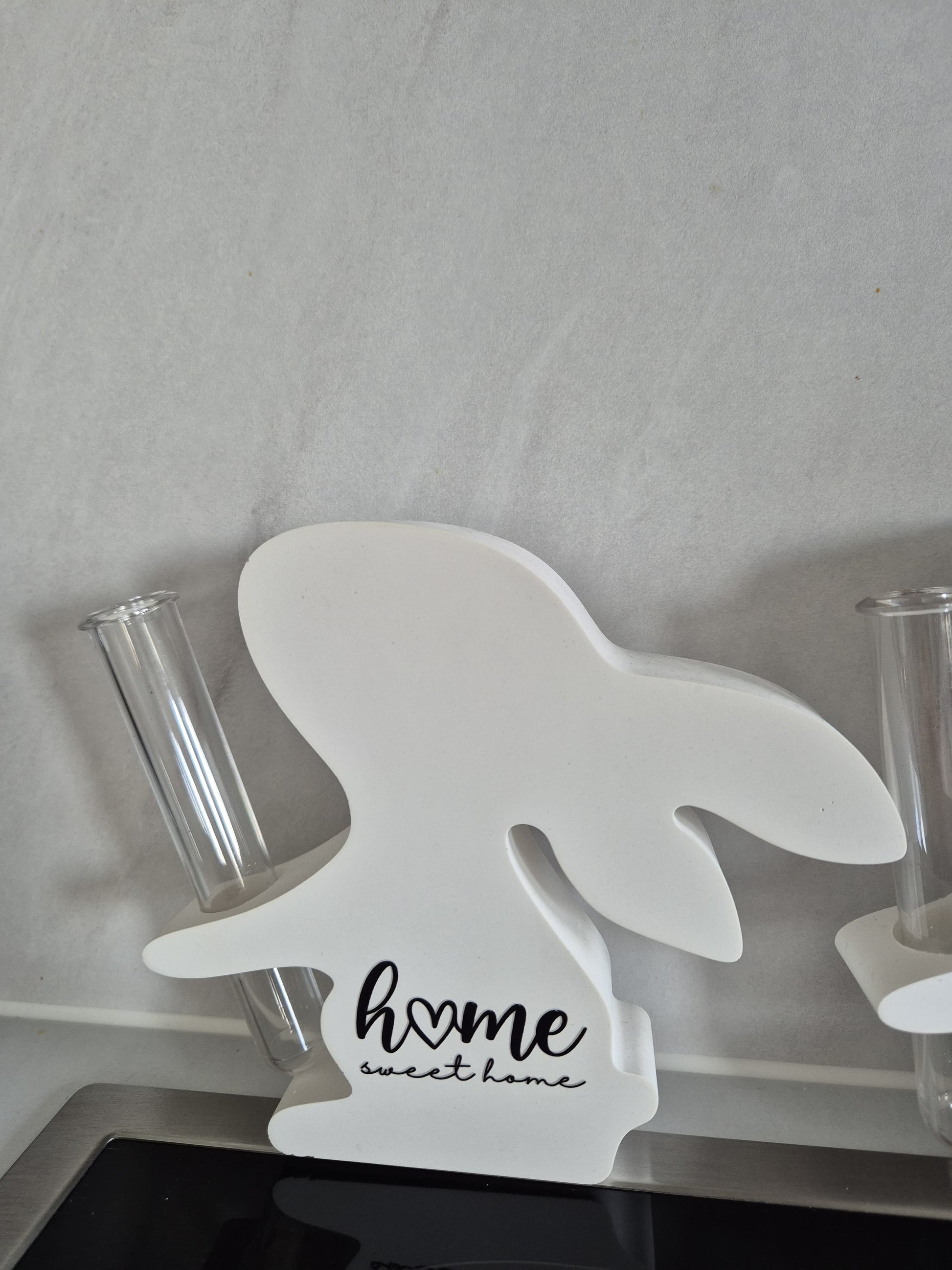 Rub On Aufkleber Home A5 Rubons Warum du unsere Rub-Ons lieben wirst:  ✔ Randloser Premium-Look   ✔ Besondere Haptik   ✔ Präzise Platzierung dank transparenter Trägerfolie  ✔ Wasser- und kratzfest // Hitze- und UV-beständig   ✔ Starke Haftung auf Glas, Keramik, Holz, Raysin u.v.m.  ✔ Langlebig und hochwertig verarbeitet  ✔ Auch gewerblich nutzbar – keine zusätzliche Lizenz nötig