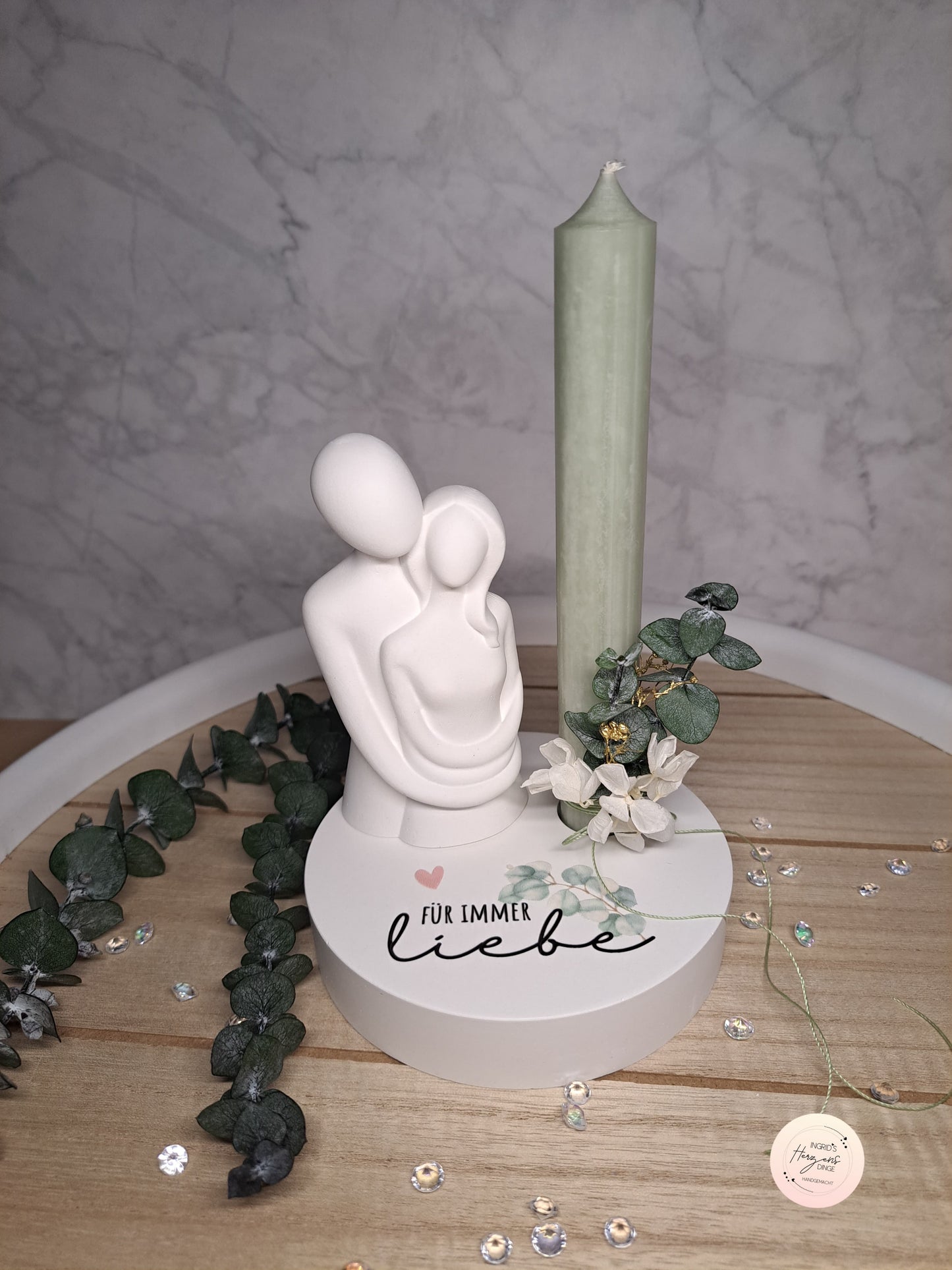 Rub On Aufkleber Hochzeit A5 Warum du unsere Rub-Ons lieben wirst:  ✔ Randloser Premium-Look   ✔ Besondere Haptik   ✔ Präzise Platzierung dank transparenter Trägerfolie  ✔ Wasser- und kratzfest // Hitze- und UV-beständig   ✔ Starke Haftung auf Glas, Keramik, Holz, Raysin u.v.m.  ✔ Langlebig und hochwertig verarbeitet  ✔ Auch gewerblich nutzbar – keine zusätzliche Lizenz nötig
