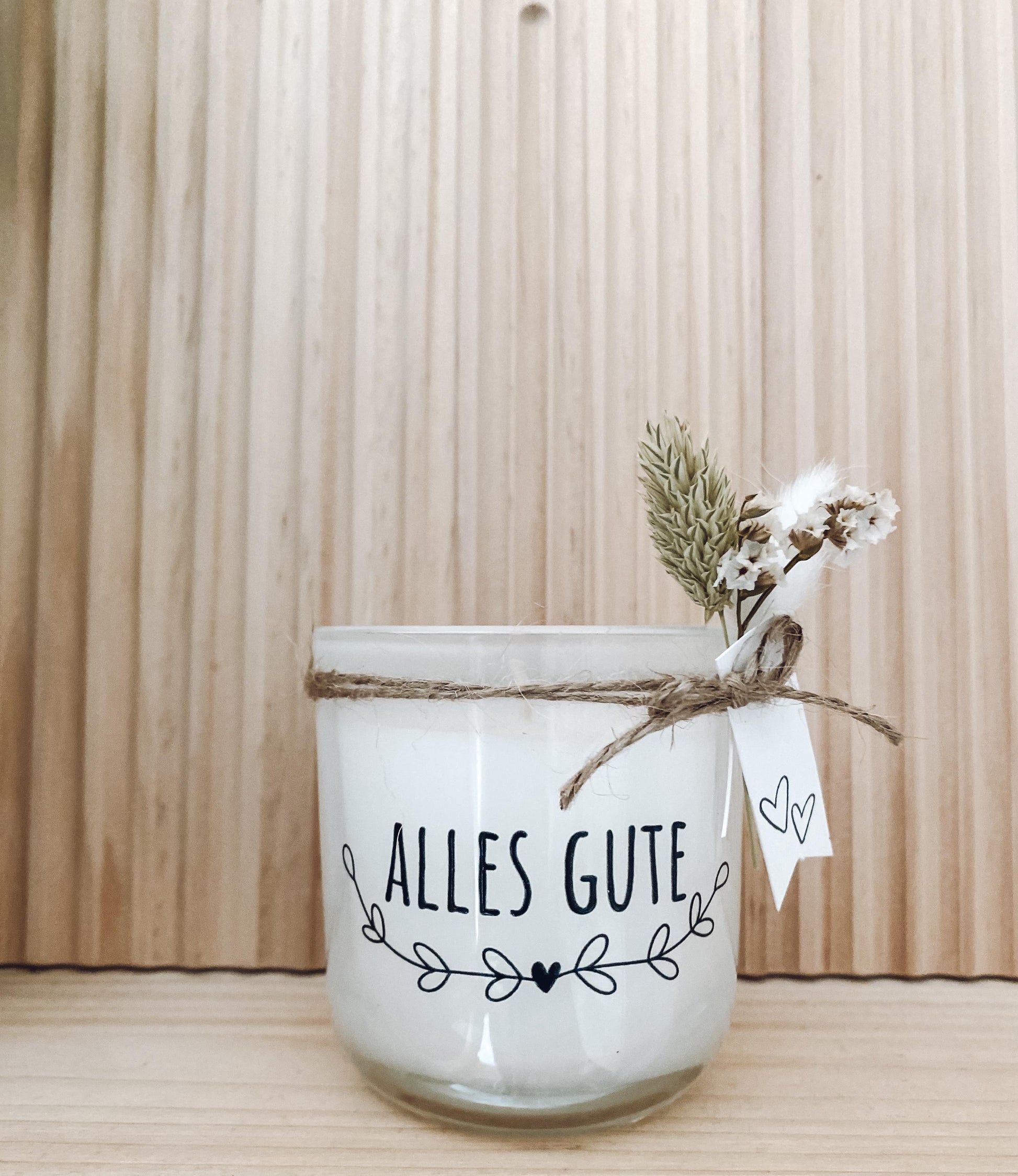 Rub On Aufkleber Hochzeit 2 A5 Warum du unsere Rub-Ons lieben wirst:  ✔ Randloser Premium-Look   ✔ Besondere Haptik   ✔ Präzise Platzierung dank transparenter Trägerfolie  ✔ Wasser- und kratzfest // Hitze- und UV-beständig   ✔ Starke Haftung auf Glas, Keramik, Holz, Raysin u.v.m.  ✔ Langlebig und hochwertig verarbeitet  ✔ Auch gewerblich nutzbar – keine zusätzliche Lizenz nötig