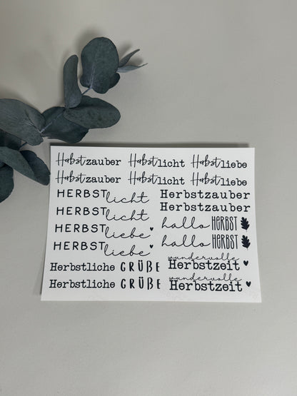 Kerzenfolie Herbstzauber Stabkerzen Warum du unsere Kerzenfolie lieben wirst:  ✔ Edle Premium-Folie mit hochwertiger Optik  ✔ Speziell für Kerzen entwickelt   ✔ Aktivierung des Klebers ganz einfach mit Wasser   ✔ Wischfest und langlebig bei sorgfältiger Verarbeitung  ✔ Besonders elastisch – passt sich Kerzenoberfläche optimal an  ✔ Gewerblich nutzbar – keine zusätzliche Lizenz nötig
