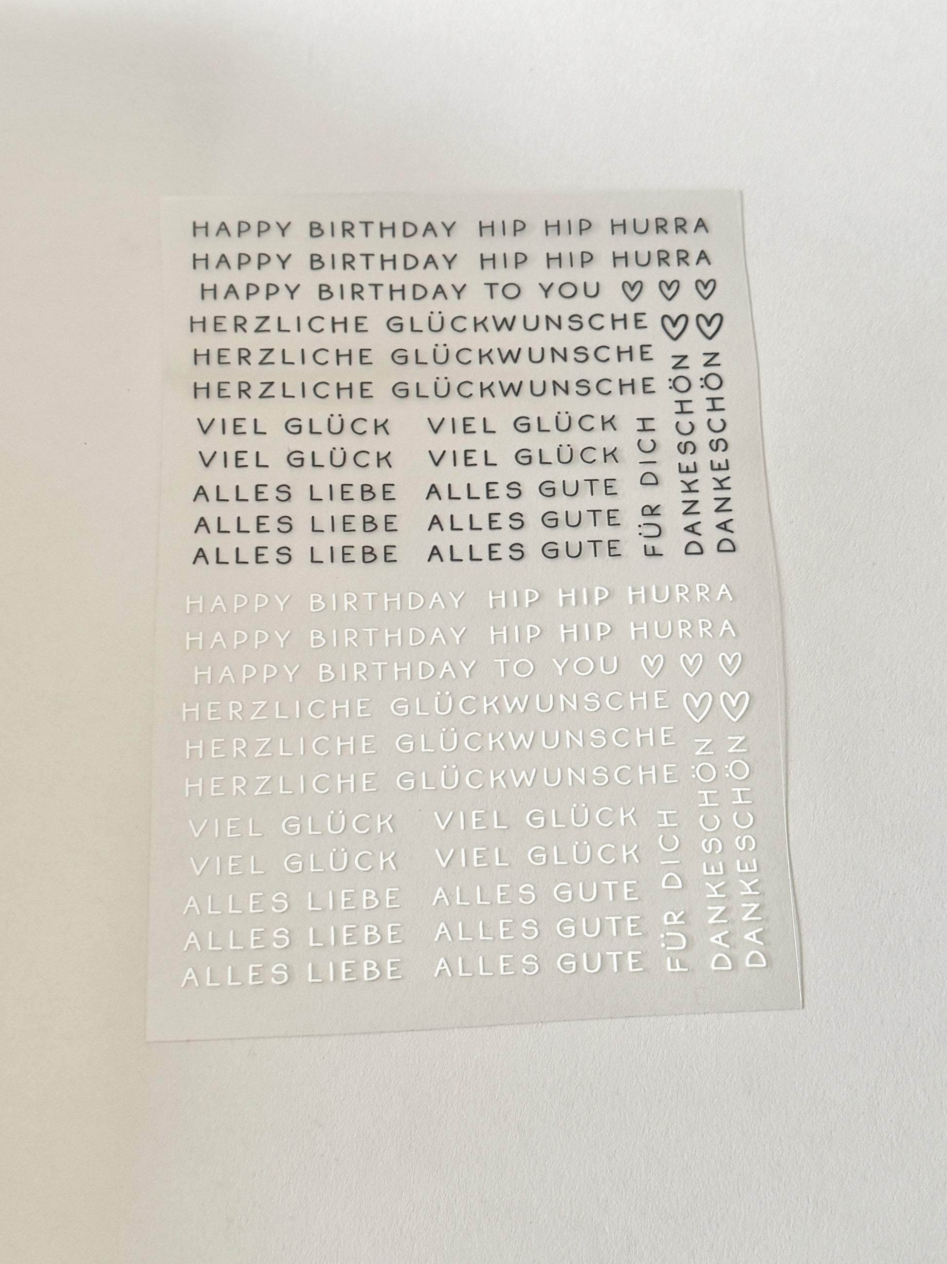 Rub On Aufkleber Schriftzüge Geburtstag Warum du unsere Rub-Ons lieben wirst:  ✔ Randloser Premium-Look   ✔ Besondere Haptik   ✔ Präzise Platzierung dank transparenter Trägerfolie  ✔ Wasser- und kratzfest // Hitze- und UV-beständig   ✔ Starke Haftung auf Glas, Keramik, Holz, Raysin u.v.m.  ✔ Langlebig und hochwertig verarbeitet  ✔ Auch gewerblich nutzbar – keine zusätzliche Lizenz nötig