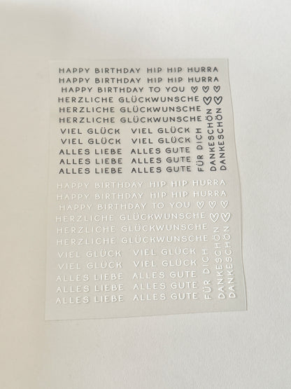 Rub On Aufkleber Schriftzüge Geburtstag Warum du unsere Rub-Ons lieben wirst:  ✔ Randloser Premium-Look   ✔ Besondere Haptik   ✔ Präzise Platzierung dank transparenter Trägerfolie  ✔ Wasser- und kratzfest // Hitze- und UV-beständig   ✔ Starke Haftung auf Glas, Keramik, Holz, Raysin u.v.m.  ✔ Langlebig und hochwertig verarbeitet  ✔ Auch gewerblich nutzbar – keine zusätzliche Lizenz nötig