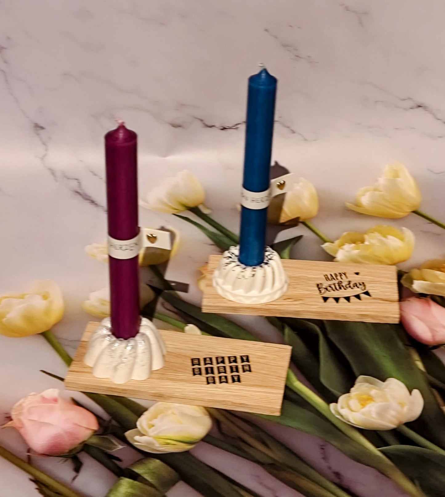 Rub On Aufkleber Geburtstag Happy birthday Alles Gute A5 Warum du unsere Rub-Ons lieben wirst:  ✔ Randloser Premium-Look   ✔ Besondere Haptik   ✔ Präzise Platzierung dank transparenter Trägerfolie  ✔ Wasser- und kratzfest // Hitze- und UV-beständig   ✔ Starke Haftung auf Glas, Keramik, Holz, Raysin u.v.m.  ✔ Langlebig und hochwertig verarbeitet  ✔ Auch gewerblich nutzbar – keine zusätzliche Lizenz nötig