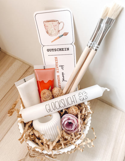 Kerzenfolie Glückslicht kurze Kerzen Warum du unsere Kerzenfolie lieben wirst:  ✔ Edle Premium-Folie mit hochwertiger Optik  ✔ Speziell für Kerzen entwickelt   ✔ Aktivierung des Klebers ganz einfach mit Wasser   ✔ Wischfest und langlebig bei sorgfältiger Verarbeitung  ✔ Besonders elastisch – passt sich Kerzenoberfläche optimal an  ✔ Gewerblich nutzbar – keine zusätzliche Lizenz nötig