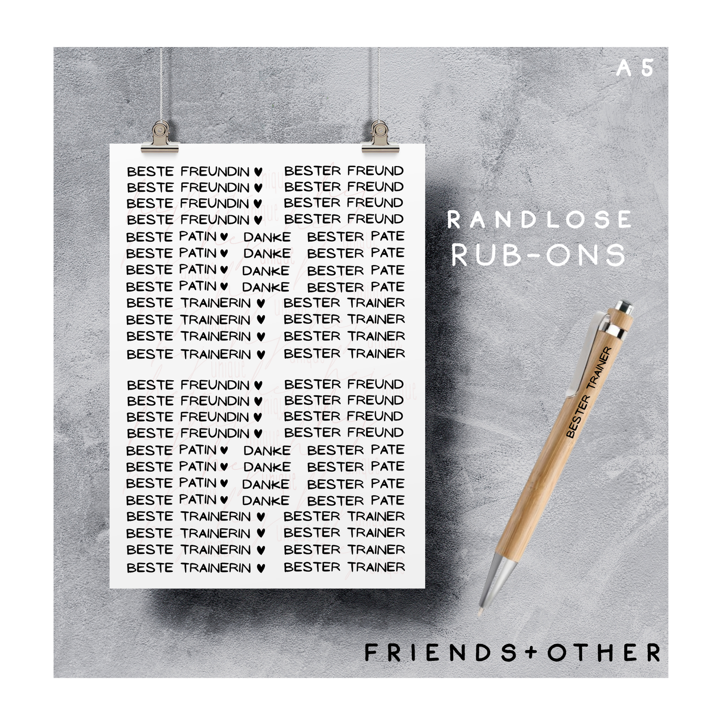 Rub On Aufkleber Kugelschreiber Family Friends& Others Mini zb Warum du unsere Rub-Ons lieben wirst:  ✔ Randloser Premium-Look   ✔ Besondere Haptik   ✔ Präzise Platzierung dank transparenter Trägerfolie  ✔ Wasser- und kratzfest // Hitze- und UV-beständig   ✔ Starke Haftung auf Glas, Keramik, Holz, Raysin u.v.m.  ✔ Langlebig und hochwertig verarbeitet  ✔ Auch gewerblich nutzbar – keine zusätzliche Lizenz nötig