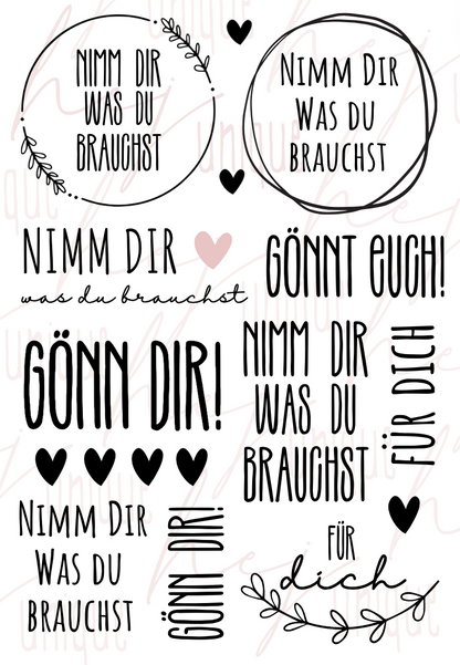 Rub On Aufkleber Gönn dir A5 DIY  Warum du unsere Rub-Ons lieben wirst:  ✔ Randloser Premium-Look   ✔ Besondere Haptik   ✔ Präzise Platzierung dank transparenter Trägerfolie  ✔ Wasser- und kratzfest // Hitze- und UV-beständig   ✔ Starke Haftung auf Glas, Keramik, Holz, Raysin u.v.m.  ✔ Langlebig und hochwertig verarbeitet  ✔ Auch gewerblich nutzbar – keine zusätzliche Lizenz nötig