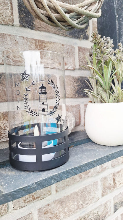 Rub On Aufkleber Maritim 2 Leuchtturm Ahoi Anker A5 Warum du unsere Rub-Ons lieben wirst:  ✔ Randloser Premium-Look   ✔ Besondere Haptik   ✔ Präzise Platzierung dank transparenter Trägerfolie  ✔ Wasser- und kratzfest // Hitze- und UV-beständig   ✔ Starke Haftung auf Glas, Keramik, Holz, Raysin u.v.m.  ✔ Langlebig und hochwertig verarbeitet  ✔ Auch gewerblich nutzbar – keine zusätzliche Lizenz nötig