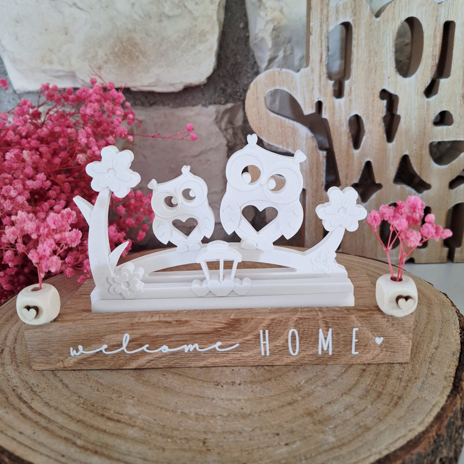 Rub On Aufkleber Schriftzüge Willkommen A6  A5 Warum du unsere Rub-Ons lieben wirst:  ✔ Randloser Premium-Look   ✔ Besondere Haptik   ✔ Präzise Platzierung dank transparenter Trägerfolie  ✔ Wasser- und kratzfest // Hitze- und UV-beständig   ✔ Starke Haftung auf Glas, Keramik, Holz, Raysin u.v.m.  ✔ Langlebig und hochwertig verarbeitet  ✔ Auch gewerblich nutzbar – keine zusätzliche Lizenz nötig