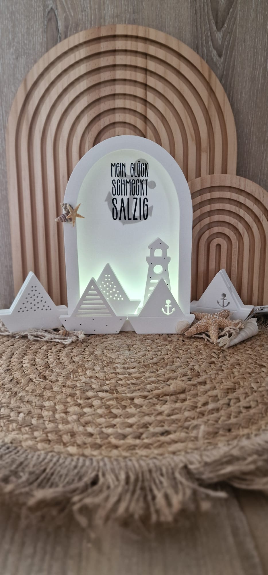 Rub On Aufkleber Maritim A5 DIY Warum du unsere Rub-Ons lieben wirst:  ✔ Randloser Premium-Look   ✔ Besondere Haptik   ✔ Präzise Platzierung dank transparenter Trägerfolie  ✔ Wasser- und kratzfest // Hitze- und UV-beständig   ✔ Starke Haftung auf Glas, Keramik, Holz, Raysin u.v.m.  ✔ Langlebig und hochwertig verarbeitet  ✔ Auch gewerblich nutzbar – keine zusätzliche Lizenz nötig