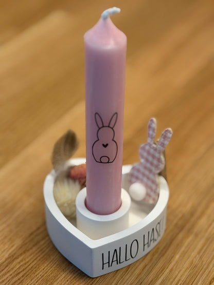 Kerzenfolie Ostern kurze Stabkerzen Warum du unsere Kerzenfolie lieben wirst:  ✔ Edle Premium-Folie mit hochwertiger Optik  ✔ Speziell für Kerzen entwickelt   ✔ Aktivierung des Klebers ganz einfach mit Wasser   ✔ Wischfest und langlebig bei sorgfältiger Verarbeitung  ✔ Besonders elastisch – passt sich Kerzenoberfläche optimal an  ✔ Gewerblich nutzbar – keine zusätzliche Lizenz nötig