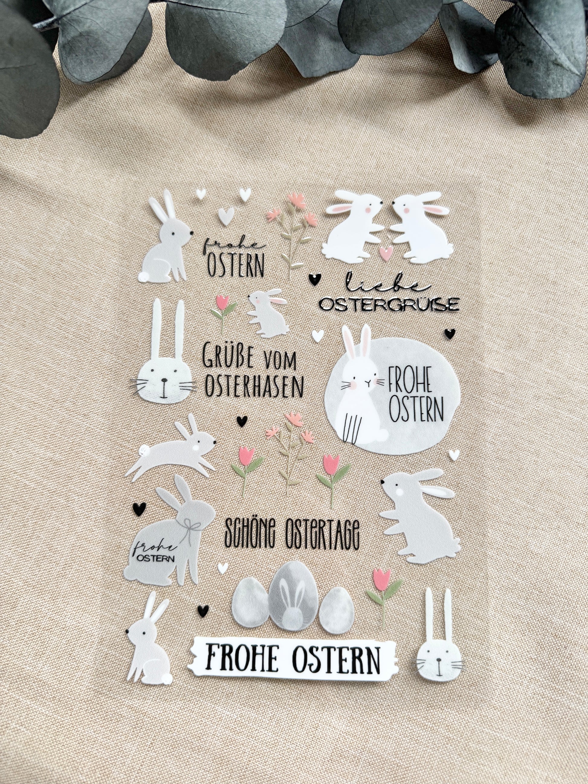 Rub On Aufkleber Bunny-Love Hase Frühling Ostern A5 Warum du unsere Rub-Ons lieben wirst:  ✔ Randloser Premium-Look   ✔ Besondere Haptik   ✔ Präzise Platzierung dank transparenter Trägerfolie  ✔ Wasser- und kratzfest // Hitze- und UV-beständig   ✔ Starke Haftung auf Glas, Keramik, Holz, Raysin u.v.m.  ✔ Langlebig und hochwertig verarbeitet  ✔ Auch gewerblich nutzbar – keine zusätzliche Lizenz nötig