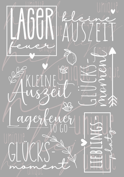 Rub On Aufkleber Lagerfeuer Glücksmoment Sprüche Kerzen Fackeln A5 Warum du unsere Rub-Ons lieben wirst:  ✔ Randloser Premium-Look   ✔ Besondere Haptik   ✔ Präzise Platzierung dank transparenter Trägerfolie  ✔ Wasser- und kratzfest // Hitze- und UV-beständig   ✔ Starke Haftung auf Glas, Keramik, Holz, Raysin u.v.m.  ✔ Langlebig und hochwertig verarbeitet  ✔ Auch gewerblich nutzbar – keine zusätzliche Lizenz nötig