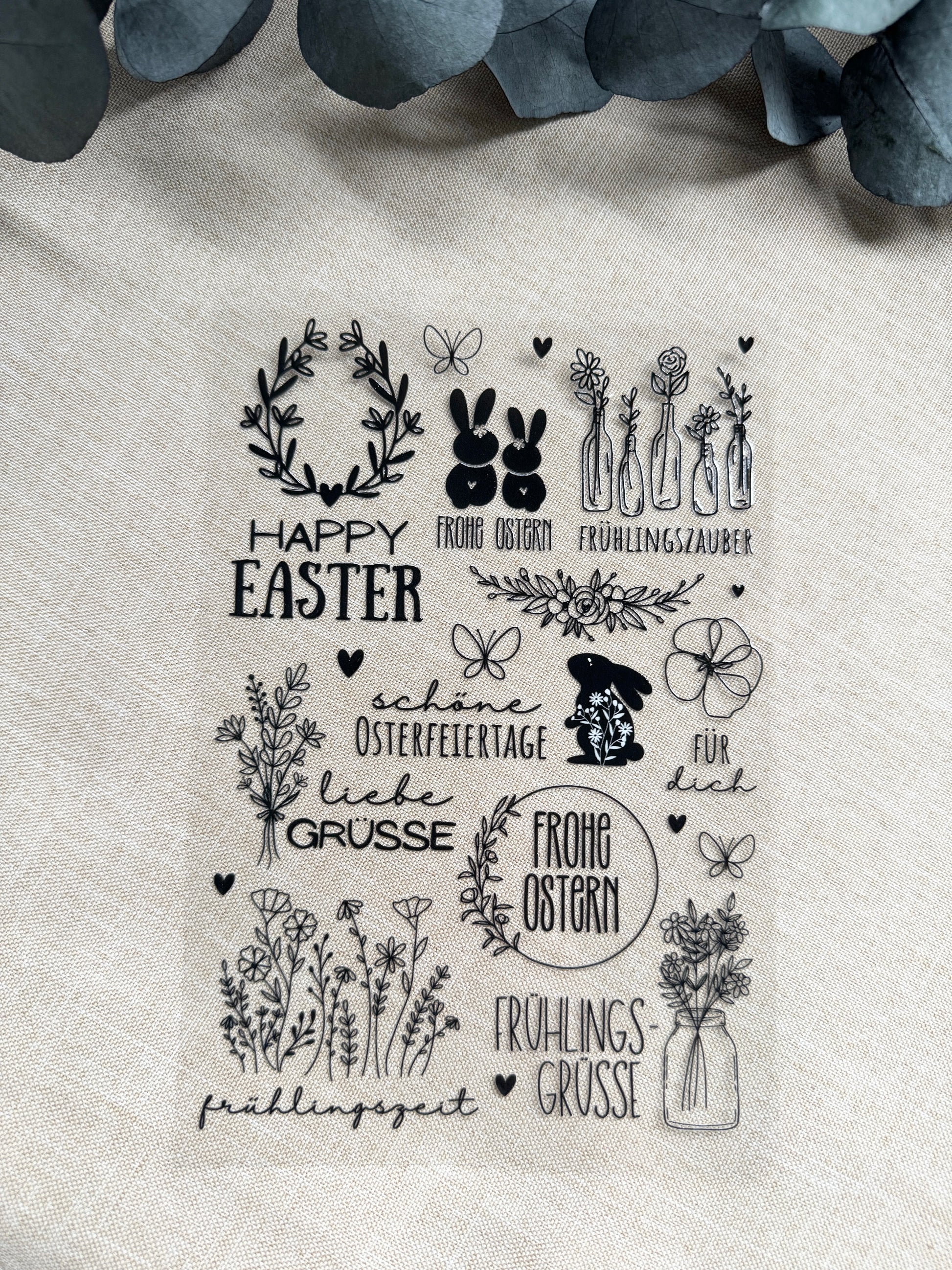 Rub On Aufkleber Frühling Ostern A5 Warum du unsere Rub-Ons lieben wirst:  ✔ Randloser Premium-Look   ✔ Besondere Haptik   ✔ Präzise Platzierung dank transparenter Trägerfolie  ✔ Wasser- und kratzfest // Hitze- und UV-beständig   ✔ Starke Haftung auf Glas, Keramik, Holz, Raysin u.v.m.  ✔ Langlebig und hochwertig verarbeitet  ✔ Auch gewerblich nutzbar – keine zusätzliche Lizenz nötig